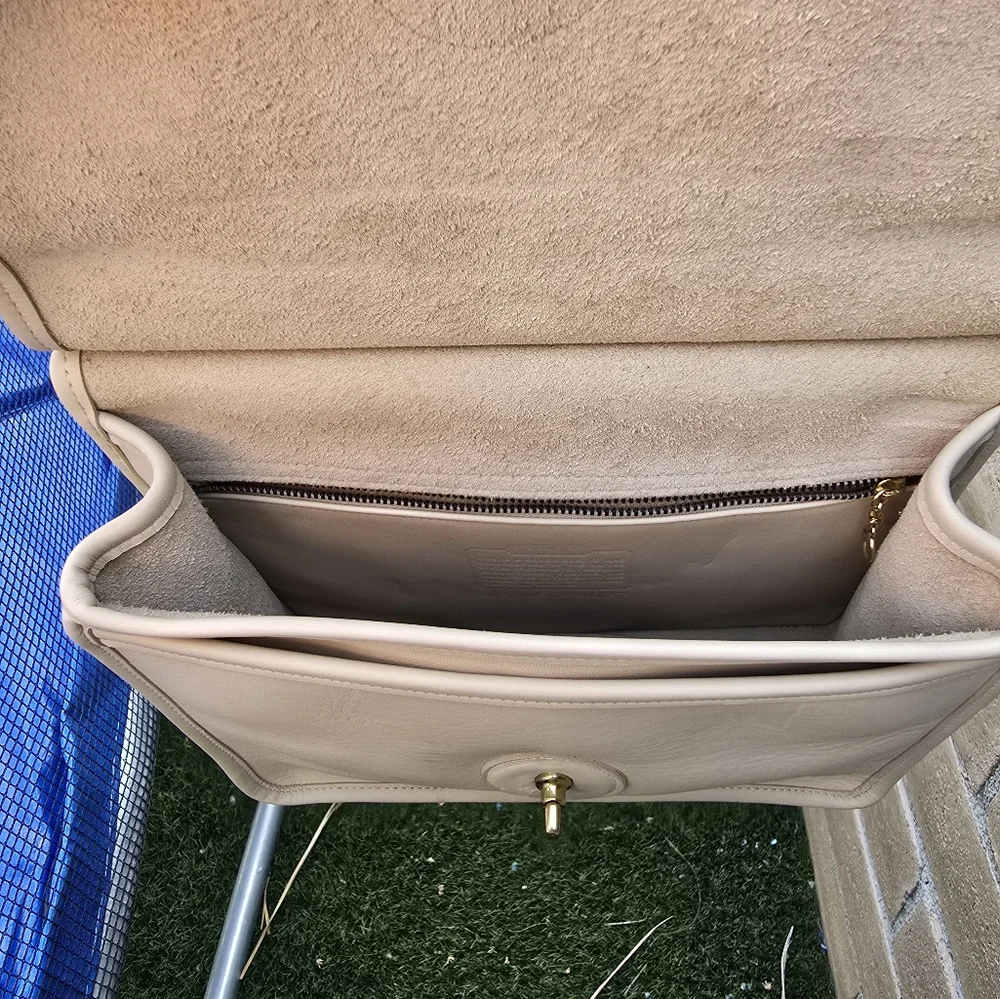 Vintage Coach Cream Leather Women's Bag - Picture 9 of 16